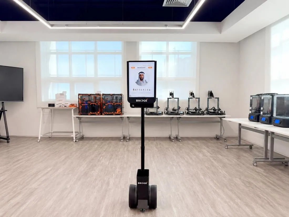 Guide Bot: Indoor guide robot whose voice-driven 3D avatar answers visitors through an LLM.